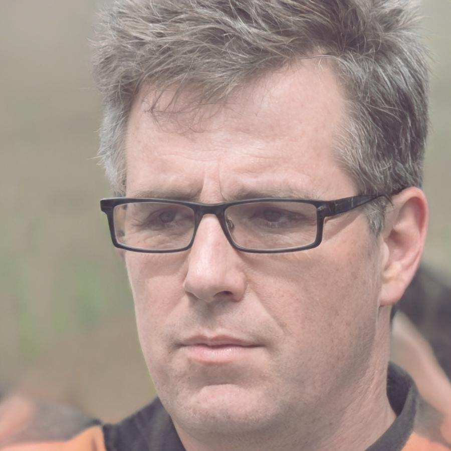 Portrait de Théophile Beaumont, analyste financier